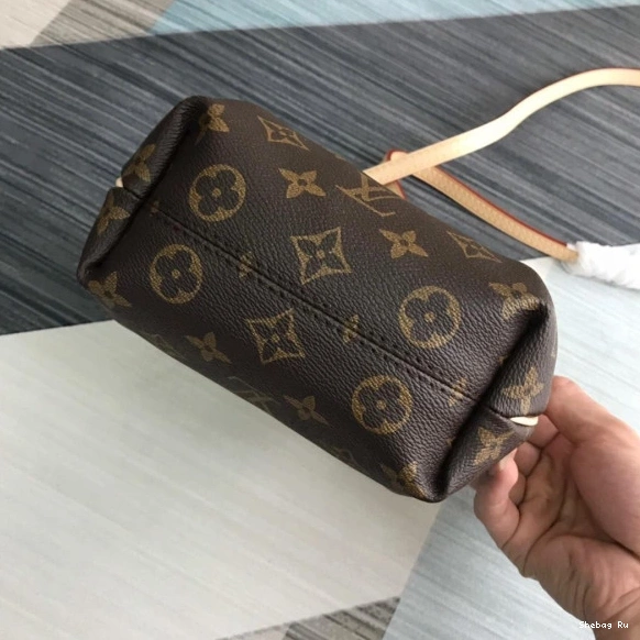 TURENNE Louis Vuitton 0815